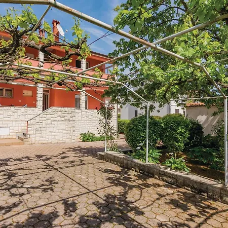 Apartment 1 Bedroom Lovely In *