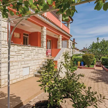 Apartment 1 Bedroom Lovely In *