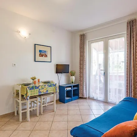 1 Bedroom Gorgeous In Apartamento