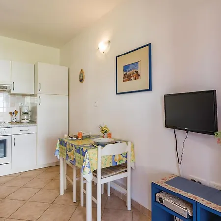 Apartment 1 Bedroom Lovely In