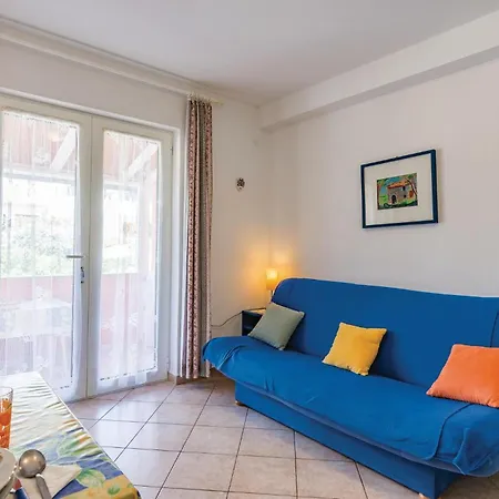 1 Bedroom Gorgeous In Apartamento